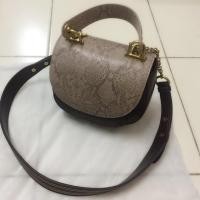 ราคา กระเป๋าสะพาย ยี่ห้อ LYN (927401922)