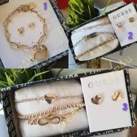 ราคา ชุุดสร้อยข้อมือ /ต่างหู GUESS (20107701387)