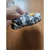ราคา รองเท้าCrocsเด็กลายทหารขาวดำ (27661389944)