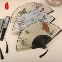 ราคา พัดพับได้ พัดจีน พัดลมใหญ่ พัดลม พัดตรุษจีน พัดจีนโบราณ พัดเหล็กจีน พัดลมโบราณ High-value Retro พัดลมพับแบบพกพาไม้ไผ่พัดลมสไตล์จีน Cheongsam Hanfu Photo Props พัดลมผีเสื้อ (43822431815)