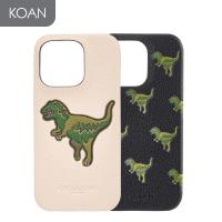 ราคา เคสมือถือ COACH Leather Slim Wrap for iP 16 / 16 Pro - Pebbled Leather Rexy Black / Ivory (27461764183)