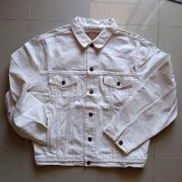 ราคา LEVI'S WHITE MEN JACKET JEANS SZ.L สภาพ 90% ขอคนรับได้ค่ะ (26417251761)