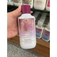 ราคา Bath & Body Works Body Lotion 236 ml. Strawberry Snowflakes (40322316755)