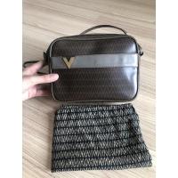 ราคา กระเป๋า Valentino วินเทจ ของแท้% สภาพดี มีตำหนิที่สายข้างหนึ่งต้องผูก (19258664707)