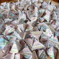 ราคา เหรียญโปรยทาน เหรียญโปรยทานลอตเตอรี่ ขนมกาละแมร์ ล็อตเตอรี่ ลอตเตอรี่เก่า พร้อมเหรียญ1บาท 1แพค50ชิ้น (22503550309)