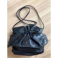 ราคา กระเป๋า Carlos Falchi มือสอง ของแท้% หนังแท้ตัดเย็บด้วยหนังงู (20878039794)