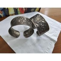 ราคา กำไลข้อมือ​ กะไหล่สีเงิน(งานเก่า)​ 2วง​ สวย​ (26405944116)