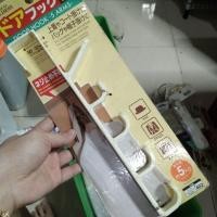 ราคา GANTUNGAN Daiso ตะขอประตู 5 แขน ไม้แขวนเสื้อ ประตูกันลื่น 5 ตะขอ (40267571630)