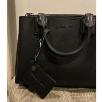 ราคา กระเป๋าถือสีดำ แบรนด์ Charles&Keith แท้!!! (19427608633)