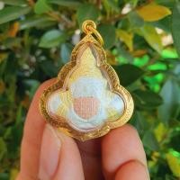 ราคา ราหูอมจันทร์เนื้อทองสามกษัตริย์ วัดไตรมิตรวิทยาราม เลี่ยมกรอบรูปเศษทองแท้ (3484617300)