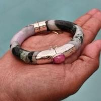 ราคา กำไลหยกแท้ ครอบด้วยเงินแกะสลัก ฝังทับทิมพม่าแท้ สวยงามมาก หยกแท้ % (25320554283)