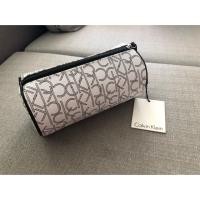 ราคา กระเป๋าเครื่องสำอางค์ แบรนด์ Calvin Klein แท้ 100% (993706092)