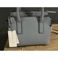 ราคา CHARLES & KEITH size.S กระเป๋าถือ สีฟ้า สภาพดี มือ 2 (43955475800)