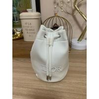 ราคา ถุงใส่เครื่องสำอางค์ กระเป๋าใส่เครื่องสำอาง กระเป๋าเครื่องสำอาง dior ดิออร์ ของแท้ สภาพใหม่ไม่มีตำหนิ (26264154689)