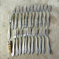 ราคา Vintage Display ส้อมอลูมิเนียมวินเทจ 23 ชิ้น (41022489789)