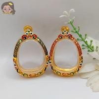 ราคา กรอบพระปิดตา กรอบพระชุบทอง | กว้าง2.8*สูง3.5ซม.(ขนาดจอกระจก)​ (19371397908)