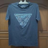 ราคา เสื้อยืดแบรนด์ Guess ของแท้ Made In China Size L สภาพ 95% (43457656318)