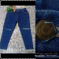 ราคา Aก201#กางเกงยีนส์ผู้หญิงงานป้ายเฟคเข้มแต่งขาดเข่าทรงบอยงานป้าย wrangler (19208361366)
