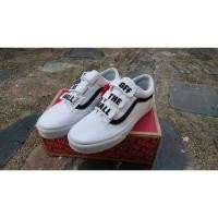ราคา Vans Off The Wall Old Skool V Sneaker - True White (us7/eu39/cm25) (1825799832)