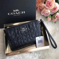 ราคา กระเป๋าคล้องมือ Coach สีดำ ของแท้ (4217481694)