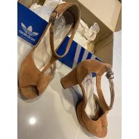 ราคา รองเท้าส้นสูงกำมะหยี่ Shuberry size39 (3023205141)