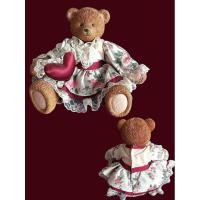 ราคา teddy bear With Purple Heart Pillow by Russ (26581551497)