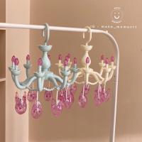 ราคา หนีบผ้าแชนเดอเรีย 2in1 เป็นทั้งที่หนีบผ้า และเป็นแชนเดอเรียตกแต่งเก๋ๆ (8851169396)