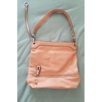 ราคา กระเป๋ายี่ห้อ Bata สีโอโรส (162741937)