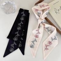 ราคา [PS-พร้อมส่งในไทย] ริบบิ้นผูกผมผ้าซาตินโทนดำขาวแฟชั่นเกาหลี ปักดอกกุหลาบ ความยาว 6.5x96 cm. ผ้าเงาผ้าลื่น สีไม่ซีด (24946573184)