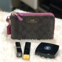 ราคา กระเป๋า Coach คล้องมือ 2 ซิป ลายโลโก้ Coach สีม่วง มือสองสภาพดีมาก ราคาถูกมาก เหมือนสินค้าใหม่ (2010366583)