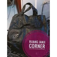 ราคา กระเป๋าดีไซเนอร์หนังแท้ทั้งใบ จาก betsey johnson ขนาด 40x35cm (44272020412)