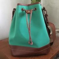 ราคา กระเป๋าสะพายข้าง ทรงถัง ปากรูด ELLE มือสอง (2441134924)