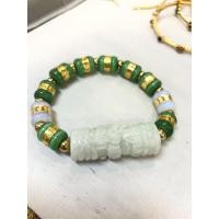 ราคา ข้อมือหยกแท้แกะลายเนื้อเทียนคั่นเม็ดหยกเขียวและหยกขาว (9914976008)