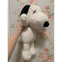 ราคา UNIQLO : KAWS x PEANUTS ตุ๊กตาสนูปปี้ Snoopy ขนาด 21“ (40352110278)