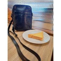 ราคา Louis Vuitton Black Epi Leather Danube Bag (28954672223)