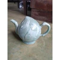 ราคา กาน้ำชากระเบื้องเคลือบ ทรงลูกท้อสีเขียวเหลือบๆ เติมน้ำทางก้น สินค้ามือสองจากตู้ญี่ปุ่น (10499502651)