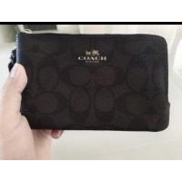 ราคา กระเป๋า coach คล้องมือ 2ซิป ไซส์s ของแท้ (4462736001)