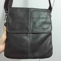ราคา กระเป๋าสะพายผู้ชายสีน้ำตาลเข้ม งานหนังแท้มือ1 กว้าง9” สูง10” (1235853838)