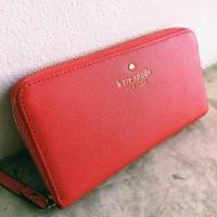 ราคา Kate Spade แท้กระเป๋าสตางค์ซิปรอบ รุ่น CEDAR STREET LACEY สีแดงมือสอง (1527620656)