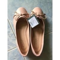 ราคา รองเท้าส้นแบน F.O.F. สีชมพู ฿150 (120643717)