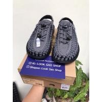 ราคา ส่งฟรี Keen uneek Magnet/ Black แท้จากชอปไทย ใครชอบสีดำ เฟดเเล้วไม่เก่าต้องสีนี้ (21804188735)
