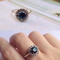 ราคา 'Diana ring' แหวนลอนดอนบลูโทพาส ตัวเรือนเงิน925 ประดับด้วย Swarovski แมคคาไซค์ (17119265)