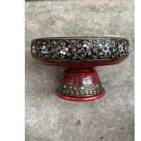 ราคา พานไม้ 14 นิ้ว ลายดอกไม้ ขันโตก ดำแดง เดินเส้นประดับกระจกสี พาน พานโตก ลายไทย ทำแบบทองเก่าโบราณ (19053334882)