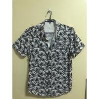 ราคา Playboy เสื้อเชิ้ตแขนสั้นผู้ชาย สีขาวดำ ลาย playboy (มือสอง ของแท้ 100%) (6979473130)