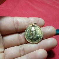 ราคา เหรียญหลวงพ่อสดวัดปากน้ำเนื้อกะไหล่ทอง (29685957610)
