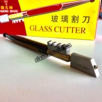 ราคา มีดตัดกระจกเซี้ยงไฮ้แท้ เบอร์ 3 มีดตัดกระจกหัวเพชร ด้ามไม้ดำ ตรา King Eagle (9325534891)