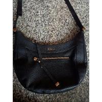 ราคา furla กระเป๋าสะพายข้าง หนังเเท้ มือสอง ของเเท้ สภาพสวย (19579404712)
