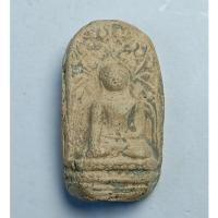 ราคา 4059 พระคง เนื้อดิน เก่า พระเนื้อดินขาว ไม่ทราบว่ากรุหรือเกจิ สูง 3.2 ซม. (44276160070)