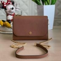 ราคา พร้อมส่งกระเป๋า Tory Burch Emerson Saffiano Chain Wallet ทนมาก สายครอสโซ่อะไหล่ทองถอดออกถือเป็นคลัชได้ ใส่Pro maxได้ (29906526022)