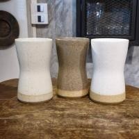 ราคา จอกชาดินเผาเคลือบเนื้อสวย ทรงนาฬิกาทราย สไตล์มินิมอล มี 3 สีให้เลือก ขาว ครีม และน้ำตาล (29810623894)